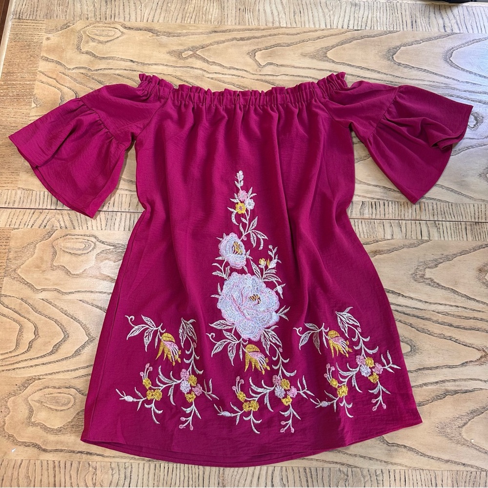 NWT! ENTRO Floral Embroidered Off the Shoulder Midi Dress Size Small Dark Red